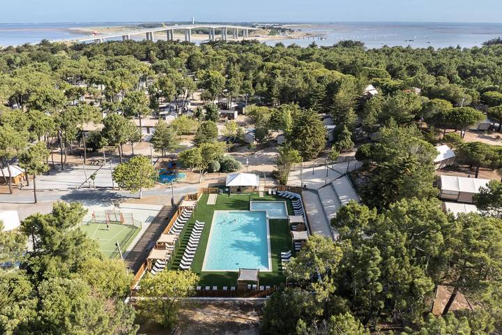 Casa rodante para 5 personas, con terraza y piscina, Se admiten mascotas - 1
