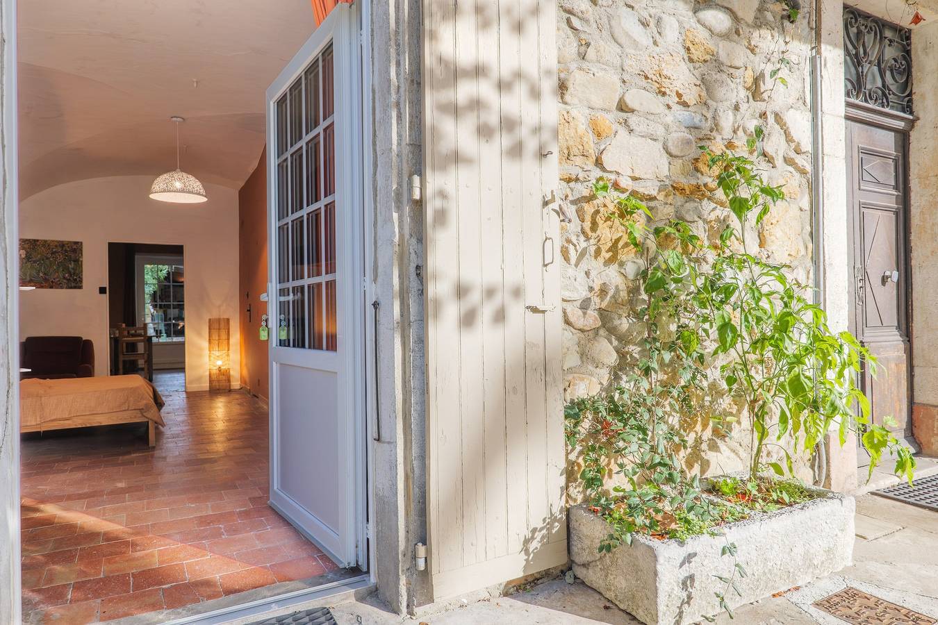 Appartement « Gîte Vincent » avec vue montagne, piscine privée et Wi-Fi in Vallon-Pont-d'Arc, Gorges de l’Ardèche