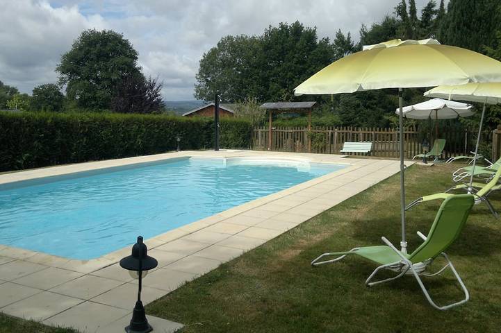 Chalet pour 6 personnes, avec Jacuzzi et Terrasse ainsi que Jardin et Piscine