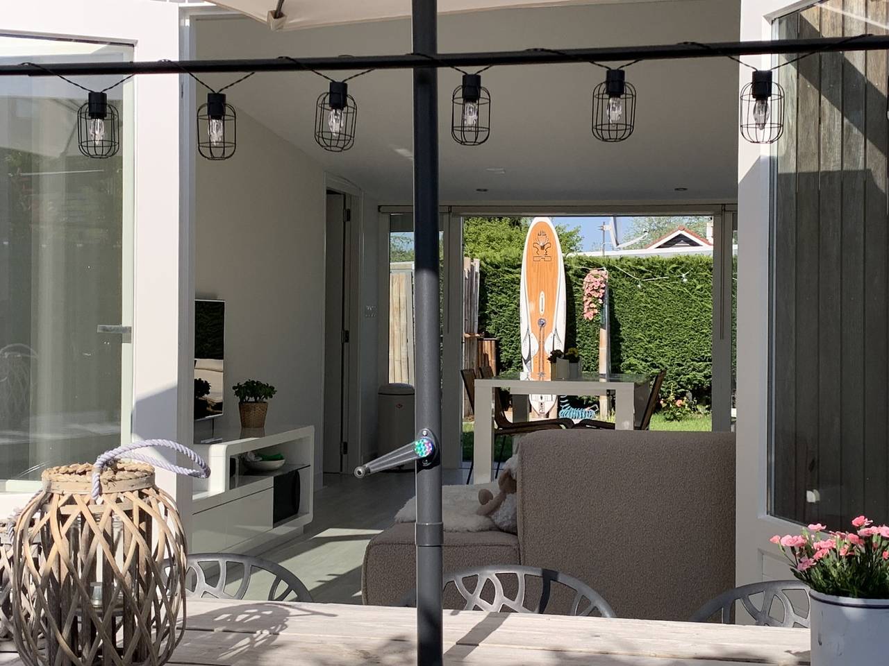 Modern 4-person bungalow with spacious garden and outdoor shower in Ouddorp on the coast in Ouddorp, Goeree-Overflakkee