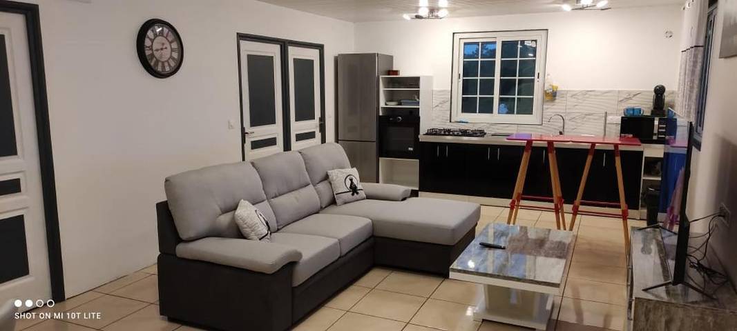 Location de vacances pour 4 personnes, avec piscine ainsi que jacuzzi et jardin à Le Lamentin - 3