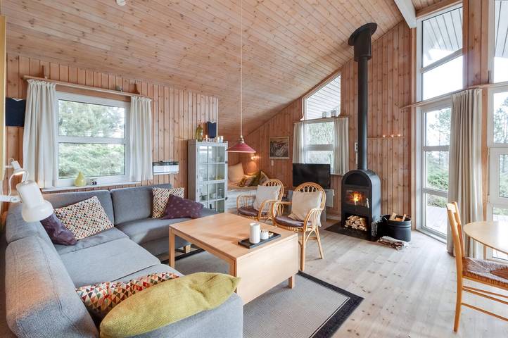 Stunning home in Brovst w/ Wifi, 3 Bedrooms and Sauna in Tranum, Jammerbugt