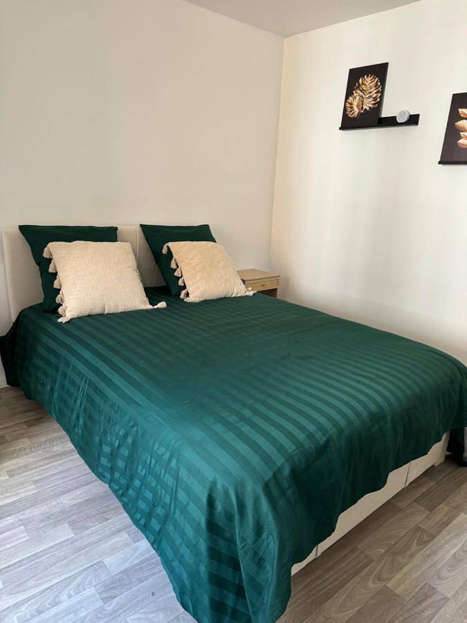 Gîte pour 6 personnes, avec terrasse dans Voulx