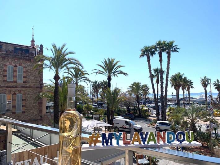 Gîte pour 2 personnes, avec Balcon ainsi que Terrasse et Vue dans Port Du Lavandou