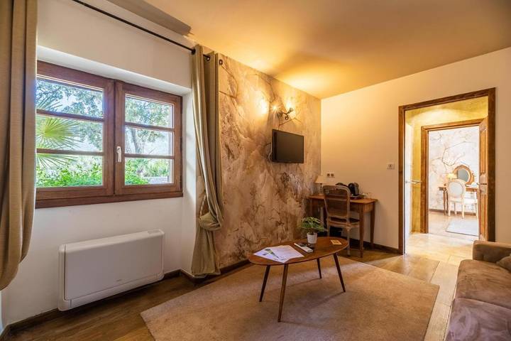 Hôtel pour 2 personnes, avec vue ainsi que piscine et jardin, animaux acceptés à Sant'Antonino - 2