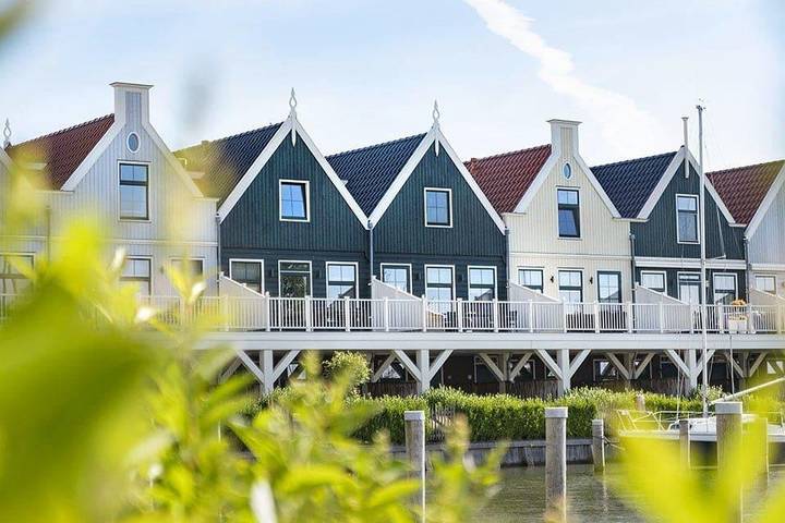 Vakantiehuis voor 4 personen, with Balkon/Terras and Terras as well as Tuin and Sauna in Waterland