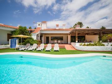 Finca für 13 Personen, mit Terrasse und Pool sowie Garten, kinderfreundlich in Maspalomas