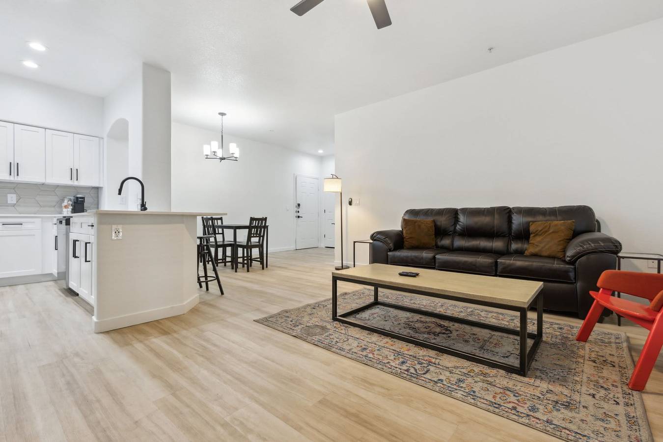 Ganze Wohnung, Cozysuites Glendale by the stadium with pool 29 in Glendale, Maricopa County