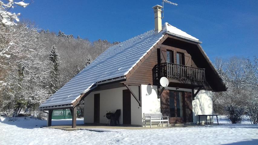 Chalet pour 7 personnes, avec terrasse, animaux acceptés dans le Jura - 2