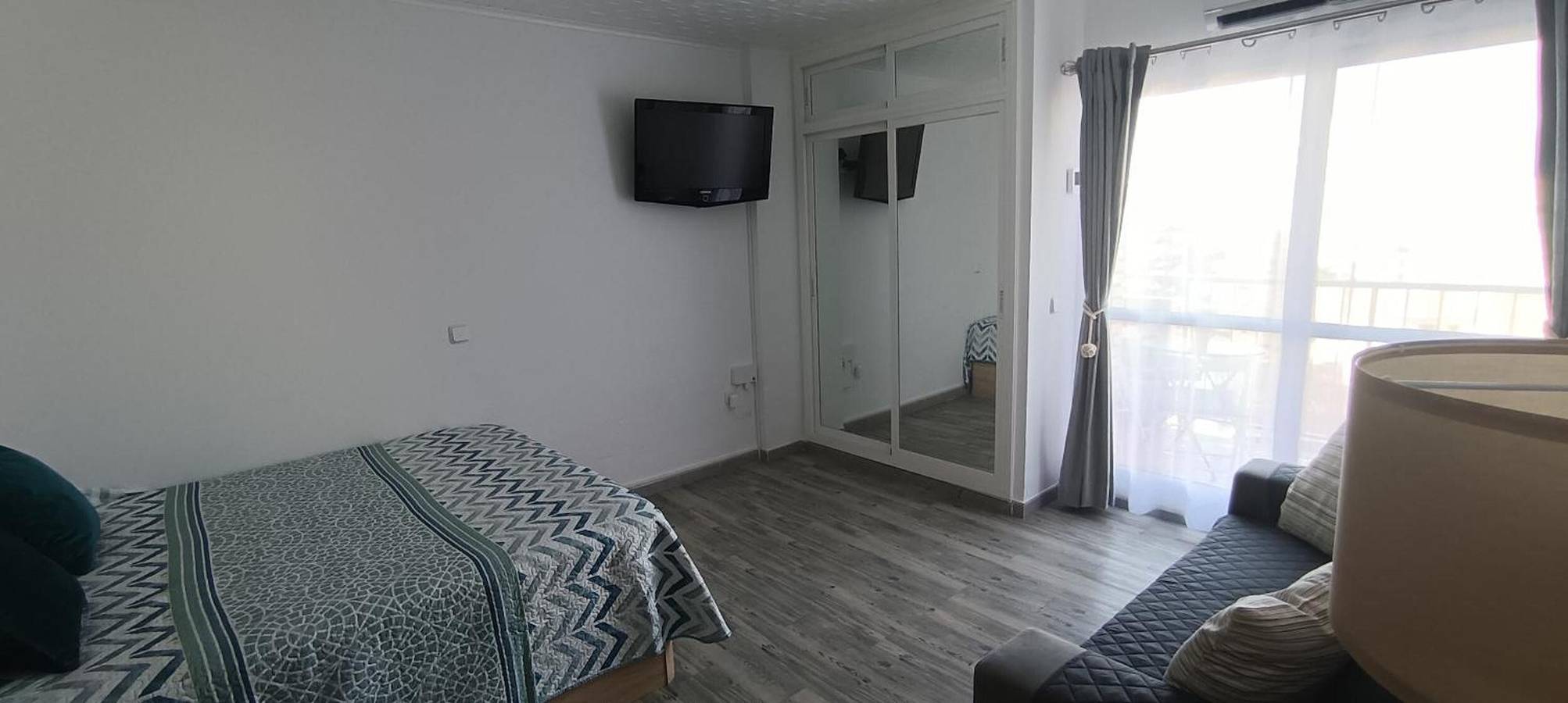 Ganzes Studio, Studio 'Benaldream' mit Meerblick, Gemeinschaftspool und Klimaanlage in Benalmádena Costa, Benalmádena