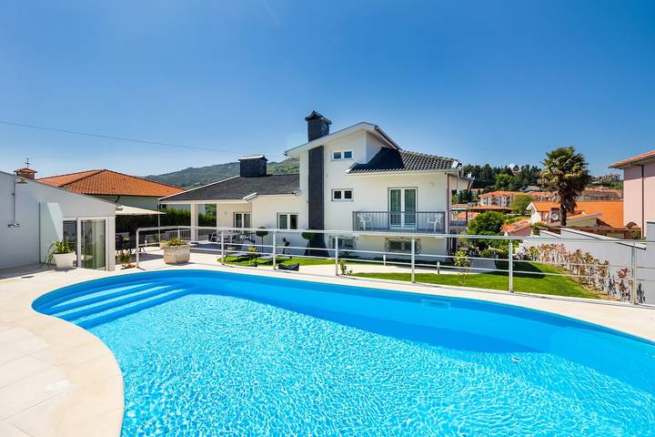 Location de vacances pour 6 personnes, avec Jardin et Piscine à Lamego