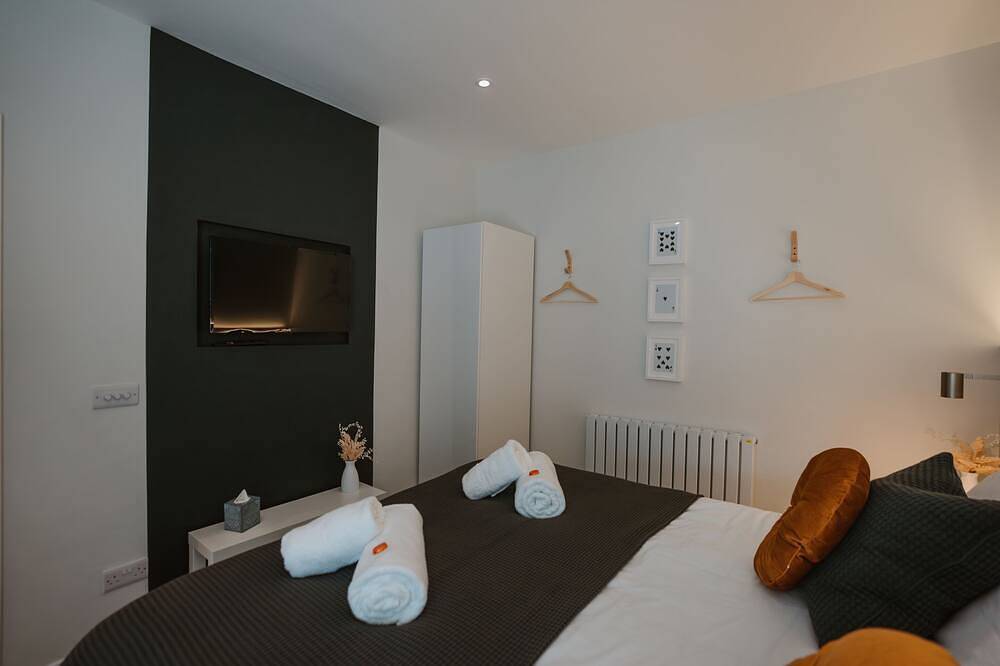 Entire apartment, Stylish Apartment with private Ev car charger in Stockport, Greater Manchester