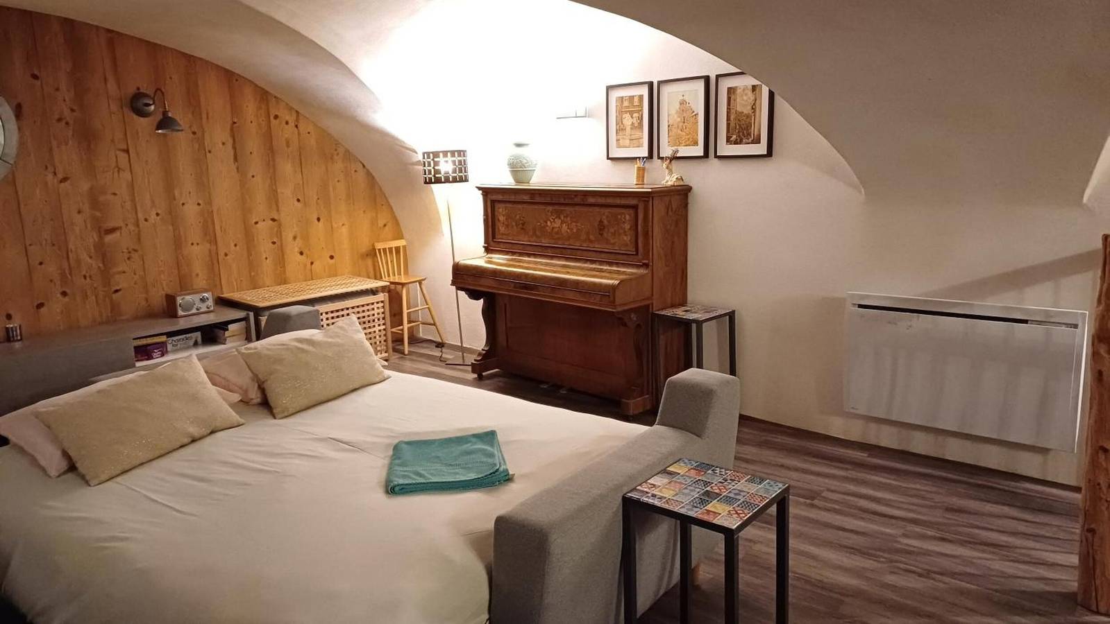 Appartement entier, Appartement vouté avec deux chambres et terrasse ensoleillée in Briançon, Serre Chevalier