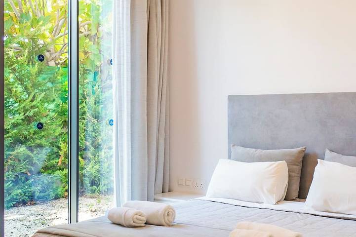 Villa Laurus 2 By Ezoria Villas in Paphos, Südzypern
