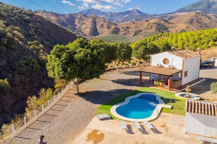 Casa de vacaciones para 6 personas, con jardín y terraza en Casarabonela