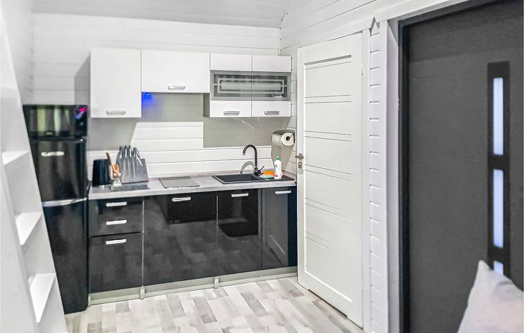 Ferienhaus für 6 Personen mit Terrasse in Jarosławiec, Powiat Sławieński