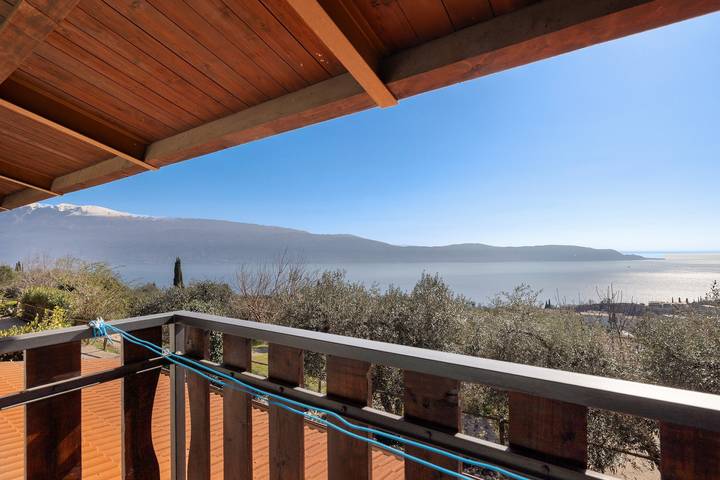 Chambre pour 4 personnes, avec Balcon ainsi que Jardin et Vue sur le lac sur le Lac de Garde