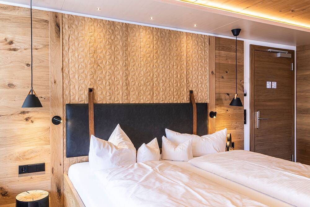 Doppelzimmer mit Balkon - Alpen Hotel Post**** in Au, Bregenzerwald