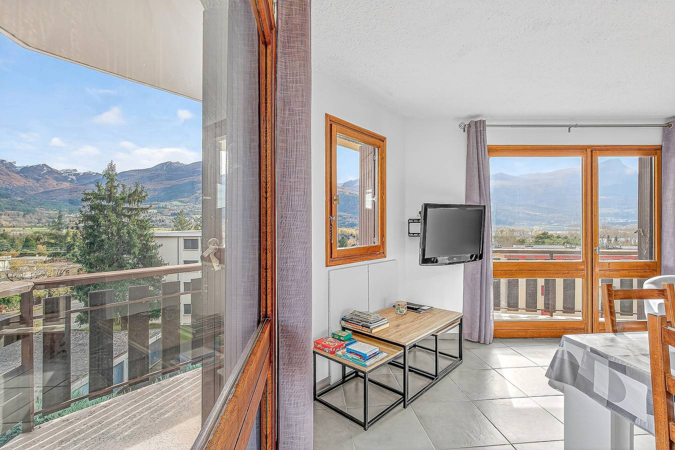 Ganze Wohnung, Le Plein Ciel – Seeblick, Wlan, renoviert, 2 Schlafzimmer, Parkplatz in Embrun, Nationalpark Écrins