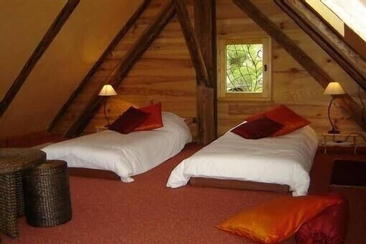 Gîte pour 8 personnes, avec piscine et balcon ainsi que jardin et sauna à Château-Ville-Vieille - 2