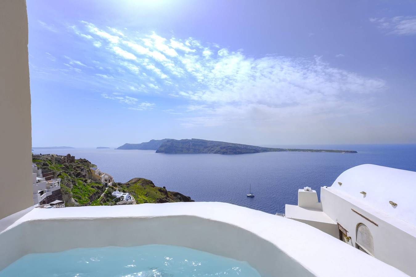 Extraordinary Santorini Villa | 2 Bedrooms | Villa Rin | Breathtaking Caldera View and Outdoor Hot Tub | Oia in Ormos Ammoudiou, Oia