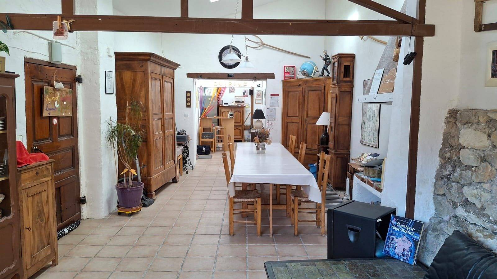Room 'Tournesol' with Mountain View, Shared Terrace and Wi-Fi in Montbrun-les-Bains, Nyons region