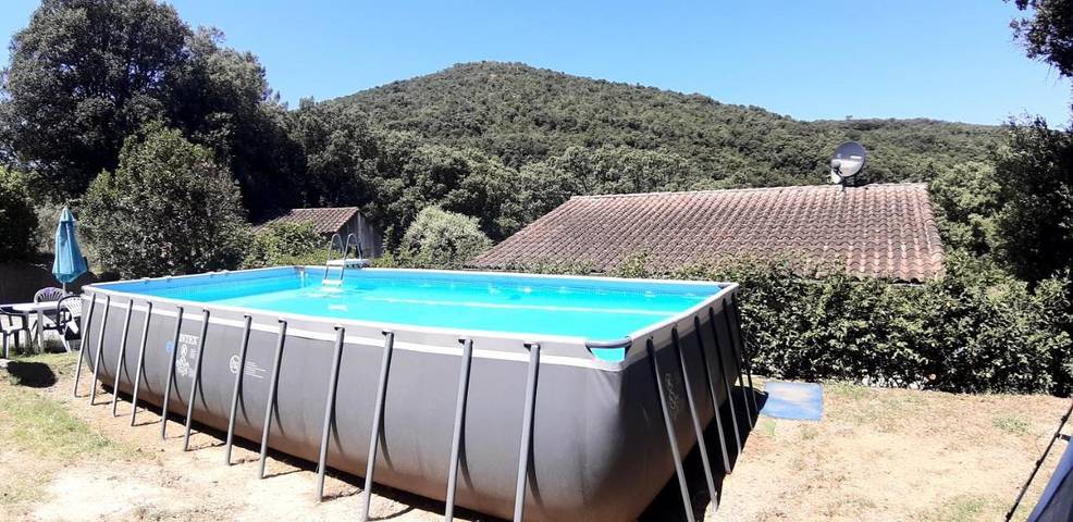 Gîte pour 4 personnes, avec Terrasse et Jardin ainsi que Piscine et Vue à Saint-Jean-du-Pin