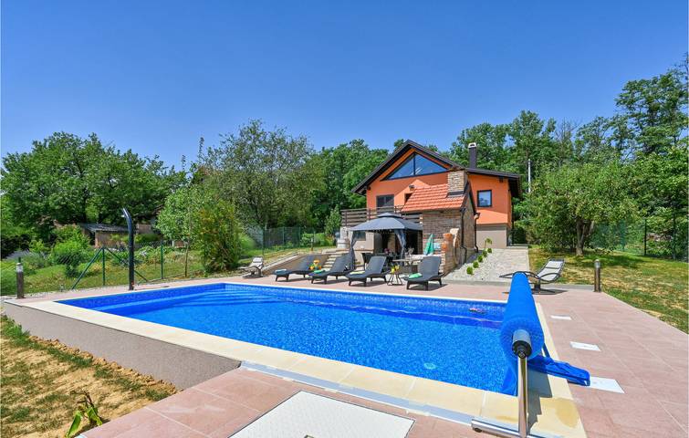 Geräumige 85 m² große Wohnung mit Pool, WLAN und Parkplatz in Kapela, Bjelovar-Bilogora