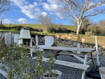 Gîte pour 4 personnes, avec jardin à Connac