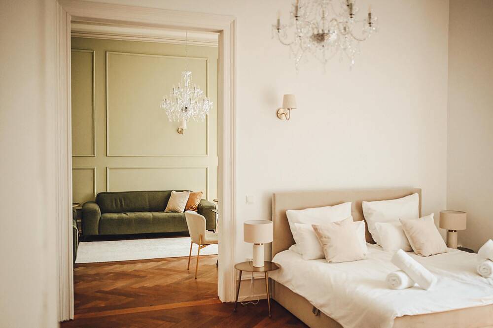 Ganze Wohnung, Classic Suite | Zentrum | Tiefg. Stellpl. | Balkon in Wiesbaden, Rheingau