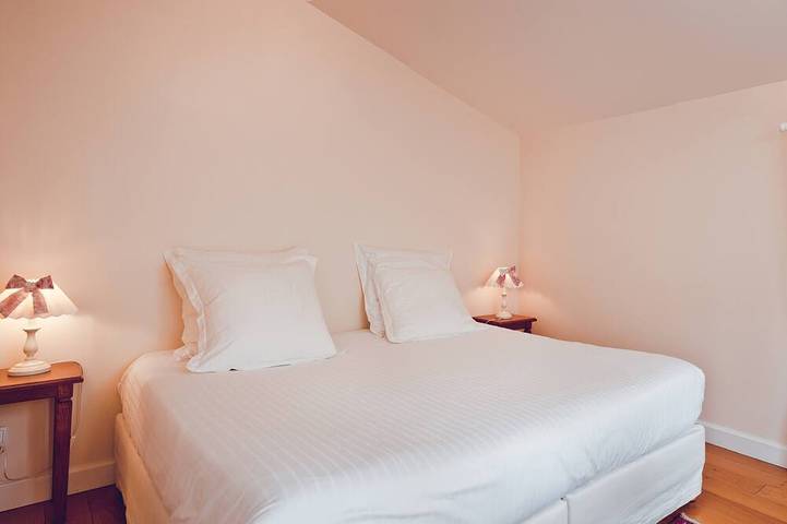 Location de vacances pour 6 personnes, avec jardin et piscine à Divajeu - 2