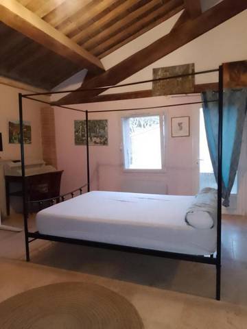 Gîte pour 2 personnes, avec vue et jardin à Trouillas