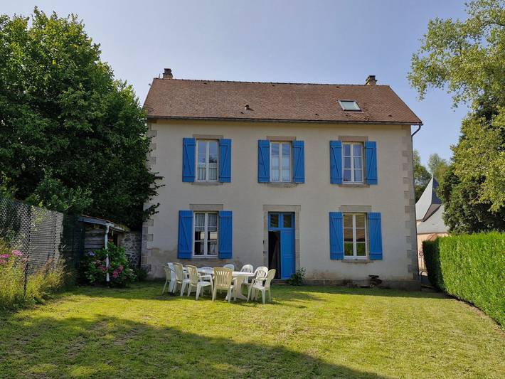 Gîte pour 10 personnes, avec jardin, animaux acceptés