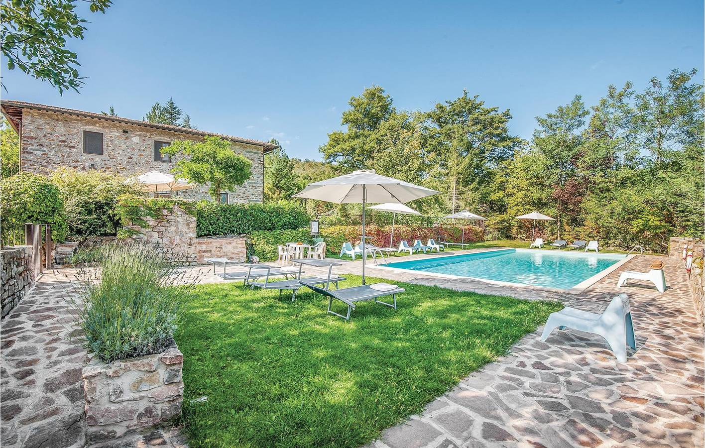 Entire holiday apartment, Poolside Apartment near Lago di Dudda in Chianti