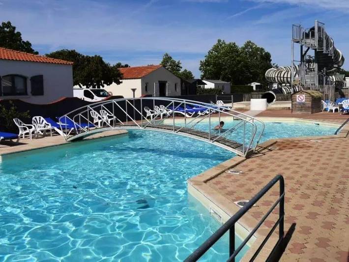 Mobil home pour 6 personnes, avec Jacuzzi et Terrasse