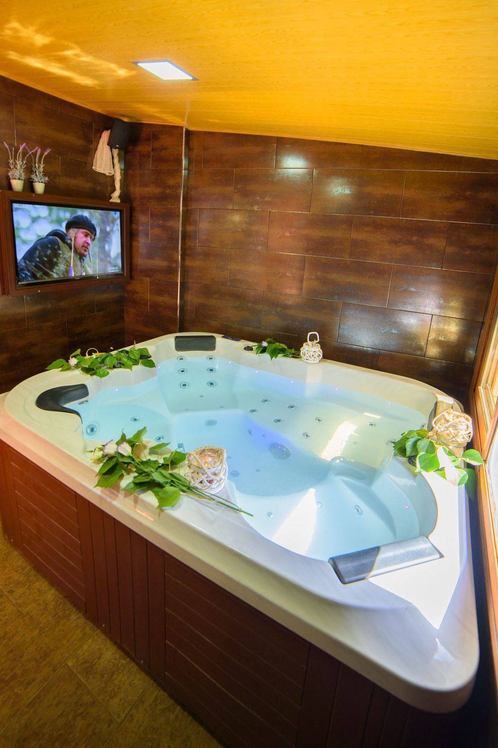 Das Upside Down House mit Whirlpool-Badewanne in Laroya, Provincia de Almería