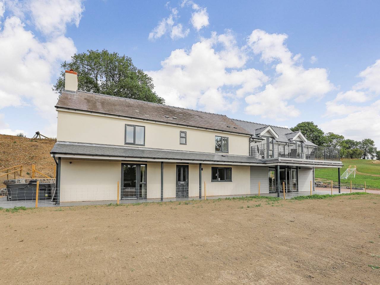 Upper Bryn Y Groes in Powys