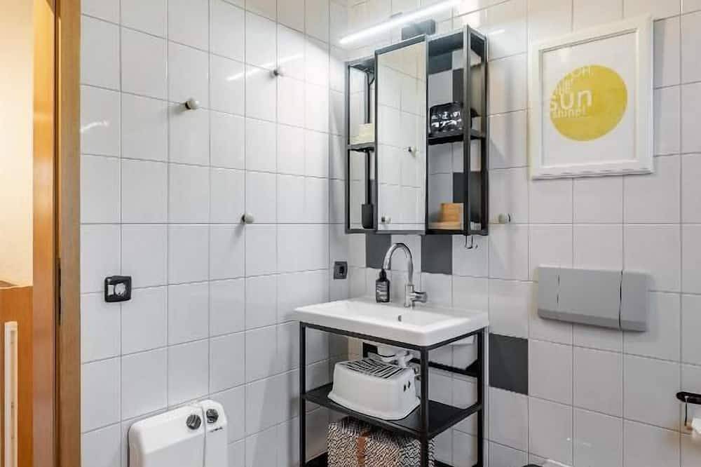 Ganze Wohnung, Frisch renovierte Doppelhaushälfte (80qm) mit Terrasse und kleinem Garten in Haus im Wald, Grafenau