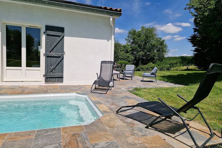Gîte pour 12 personnes, avec jardin, animaux acceptés