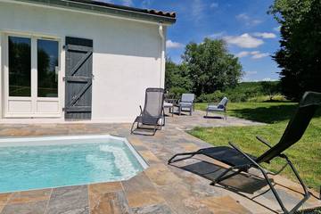 Gîte pour 12 personnes, avec jardin, animaux acceptés à Peyrole