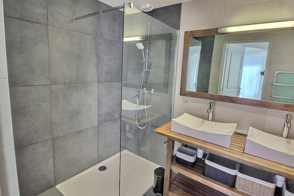 Appartement entier, Appartement spacieux à Colmar avec terrasse, garage privatif, proche centre et gare in Colmar, Région de Colmar