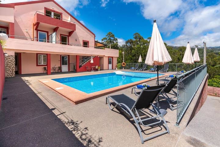 Apartamento de férias para 4 pessoas, com vista e jardim e ainda piscina em Madeira