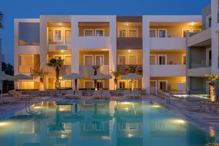 Appart’hôtel pour 2 personnes, avec Balcon et Jardin ainsi que Piscine et Vue