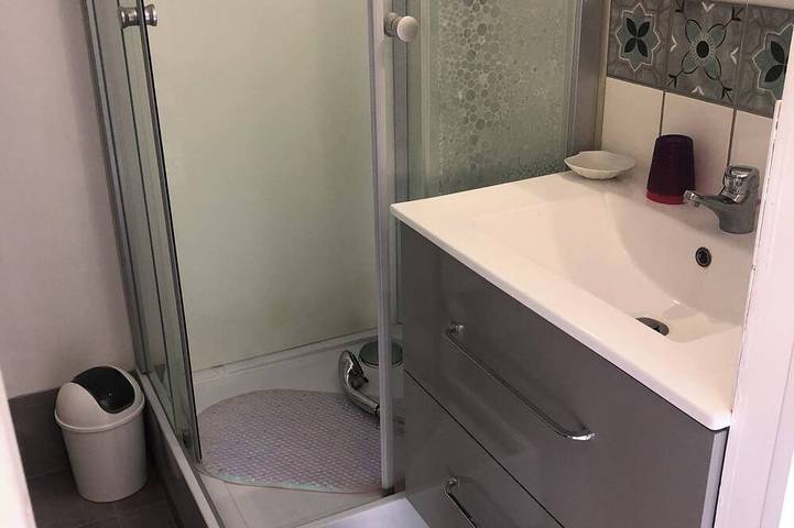 Gîte pour 2 personnes, avec jardin et terrasse à Chatuzange-le-Goubet - 3