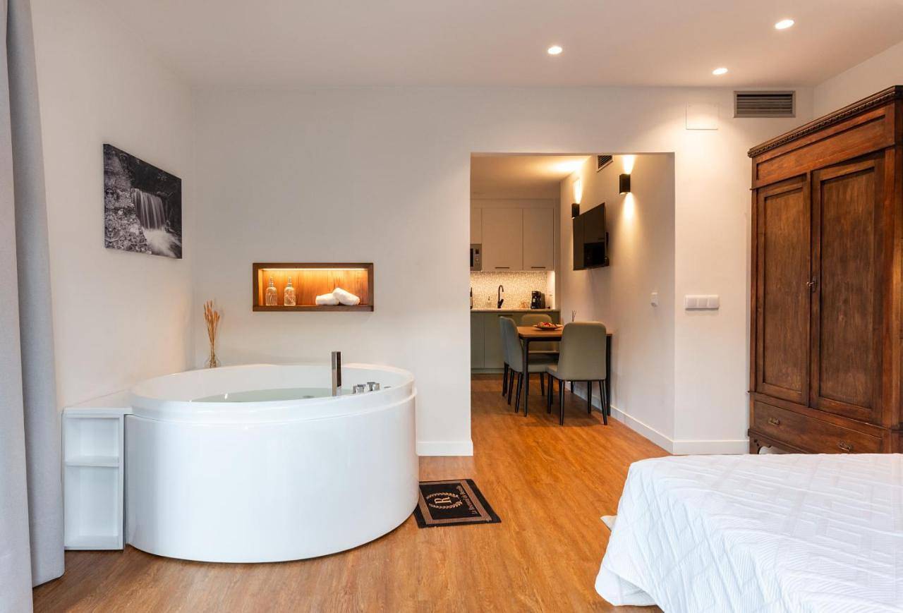 Three-Bedroom Premium Apartment with Balcony in Cangas del Narcea, Cordillera Cantábrica