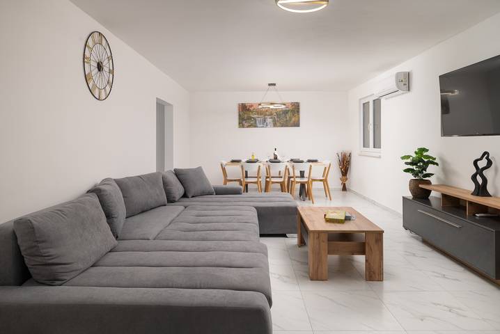 Villa pour 12 personnes, avec piscine et jardin à Okrug Gornji - 3