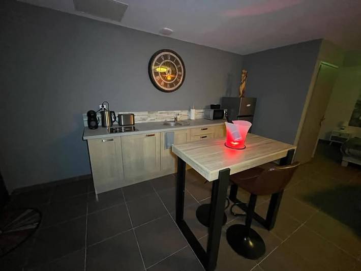 Location de vacances pour 2 personnes, avec jacuzzi et terrasse à Pont-sur-Sambre - 2