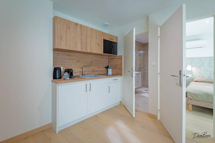 Gîte pour 4 personnes, avec Terrasse et Jardin ainsi que Vue sur le lac et Vue à Jayat - 2