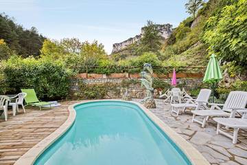 Cottage pour 8 personnes, avec jardin à Saint-Pierre-des-Tripiers