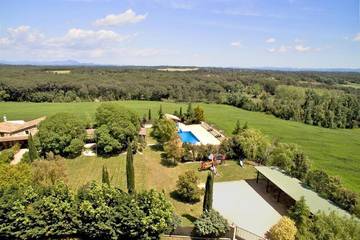 Casa rural para 23 personas, con terraza y jardín, Se admiten mascotas en Riudarenas